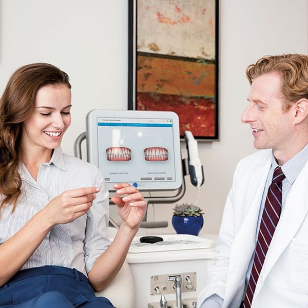 Imnvisalign-Doctors-with-Patient.jpg